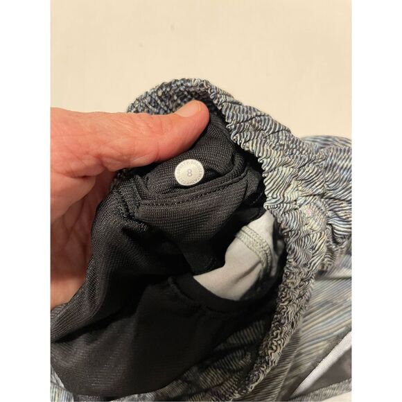 Lululemon Women’s Lined‎ Running Athletic Shorts Size 8 - Picture 3 of 8